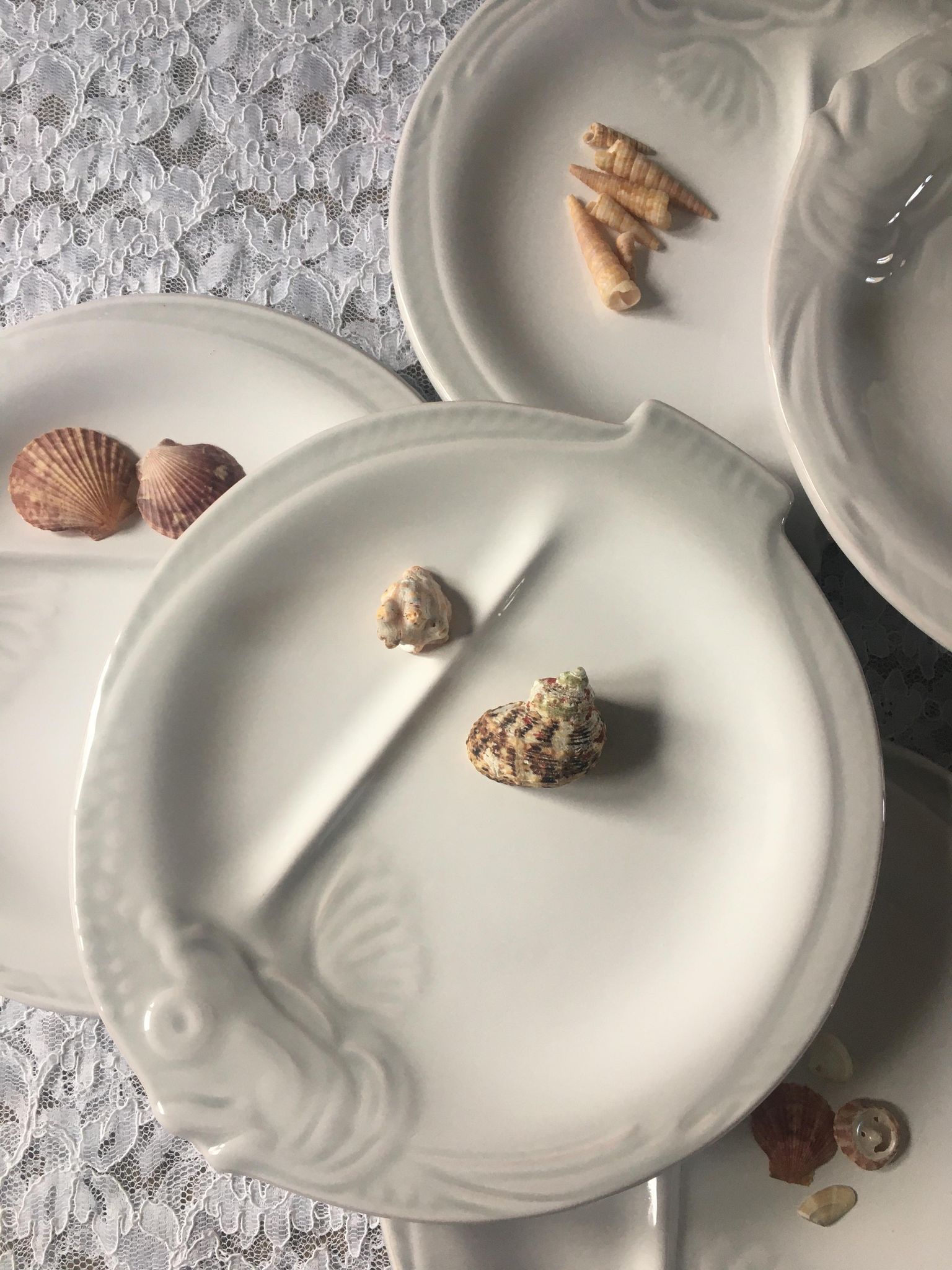 6 vintage fish plates