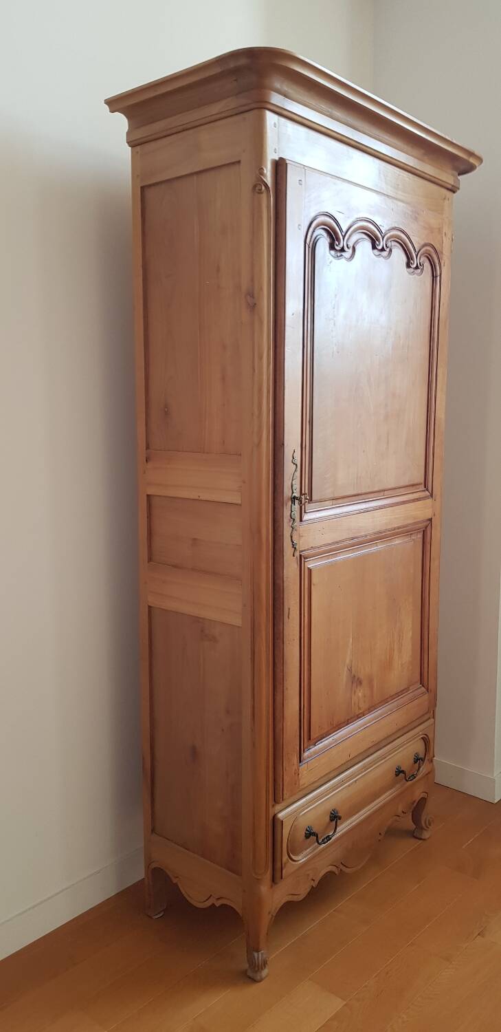 Solid wood bonnetière