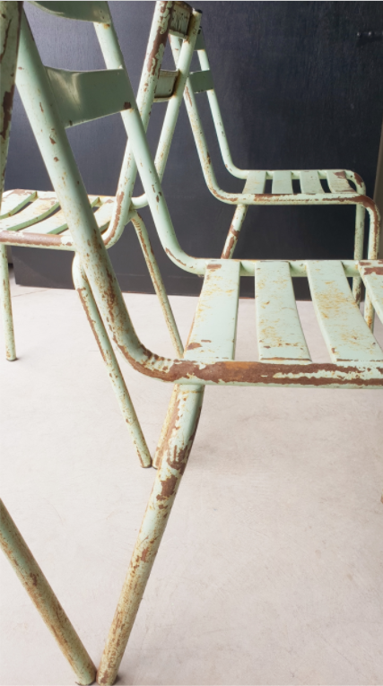 Set of 4 metal chairs