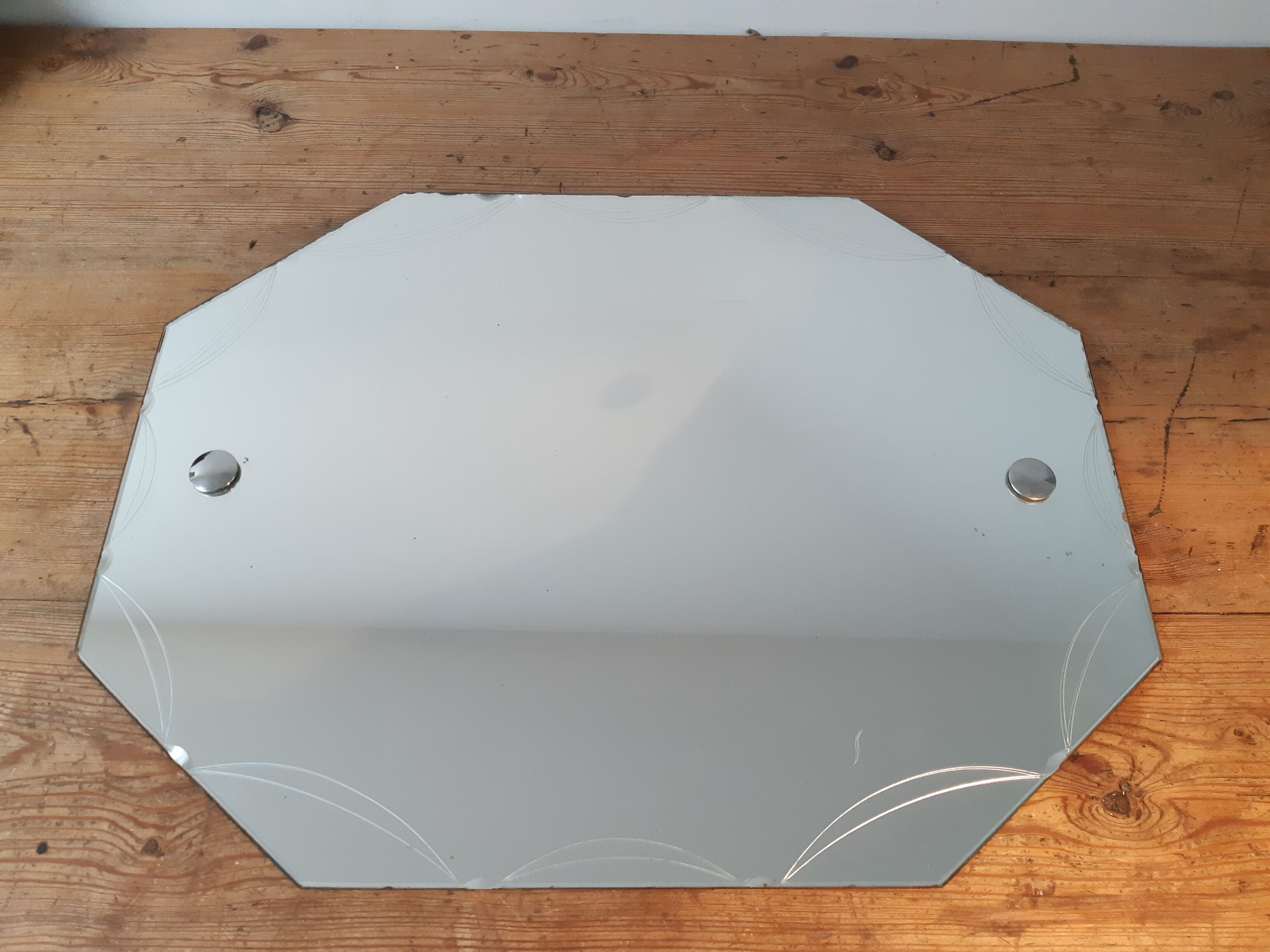 Serious beveled octagonal mirror 51x39cm