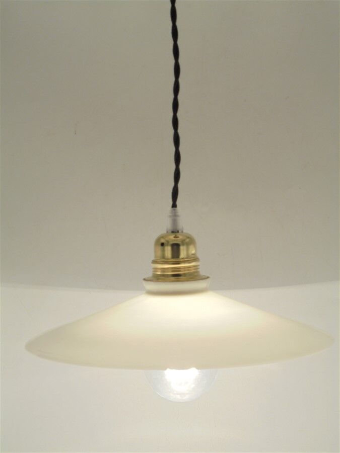 Opaline suspension