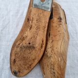 Pair of shoemaker shapes