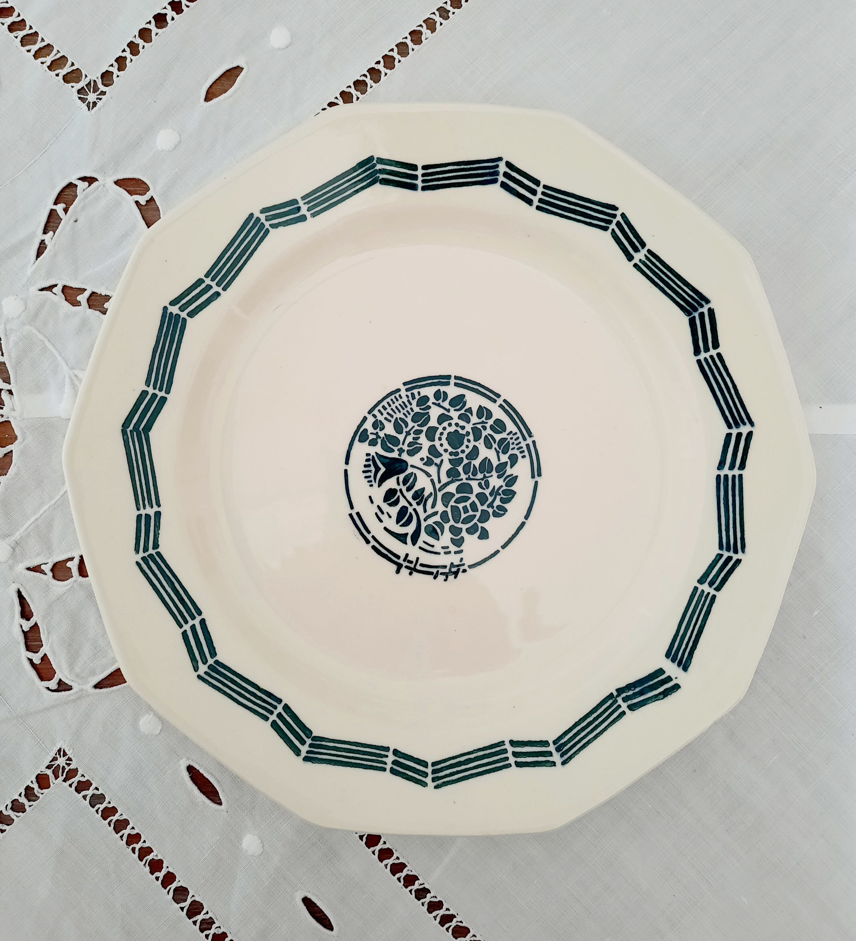 8 Dessert plates iron land