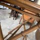 Table en bois style bambou et paille tressée