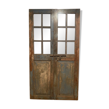 Indian door forming a mirror
