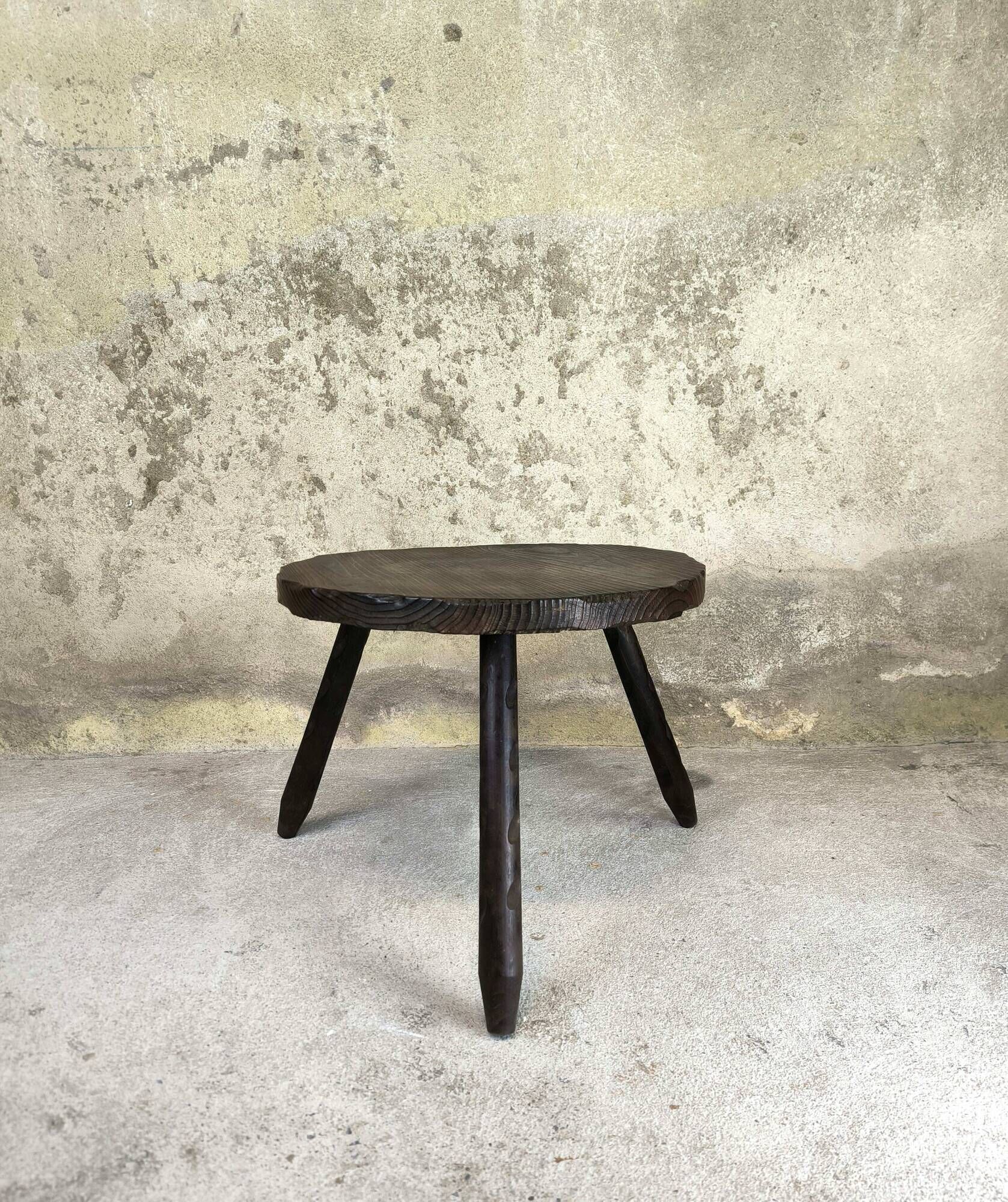 Vintage tripod coffee table in pine.