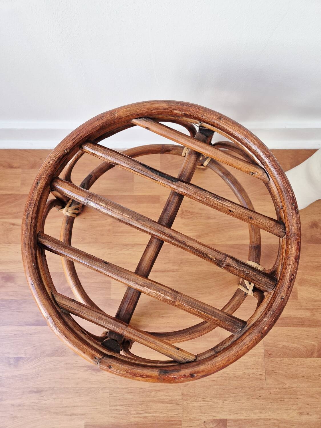 Rattan stool/plant stand - Vintage