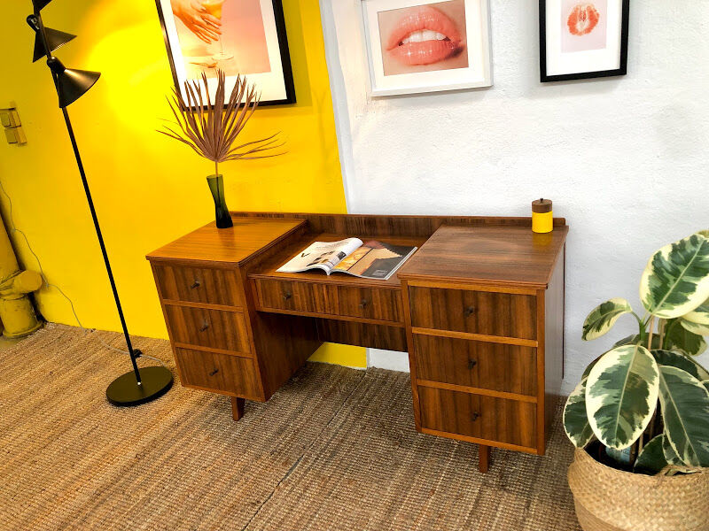 Scandinavian desk 137 cm