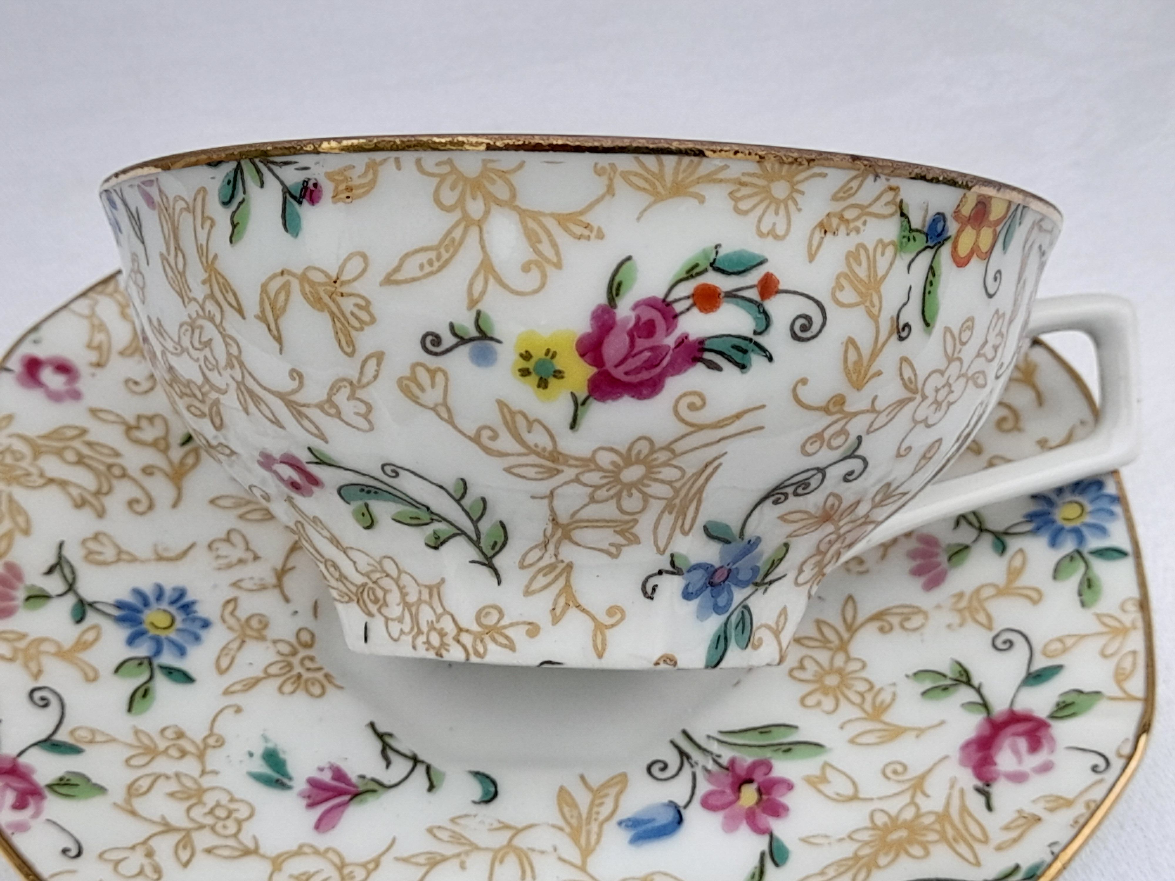Lourioux Foecy porcelain tea set 12 cups, a sugar bowl and a crèmier