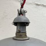 Paire de lampes industrielles.