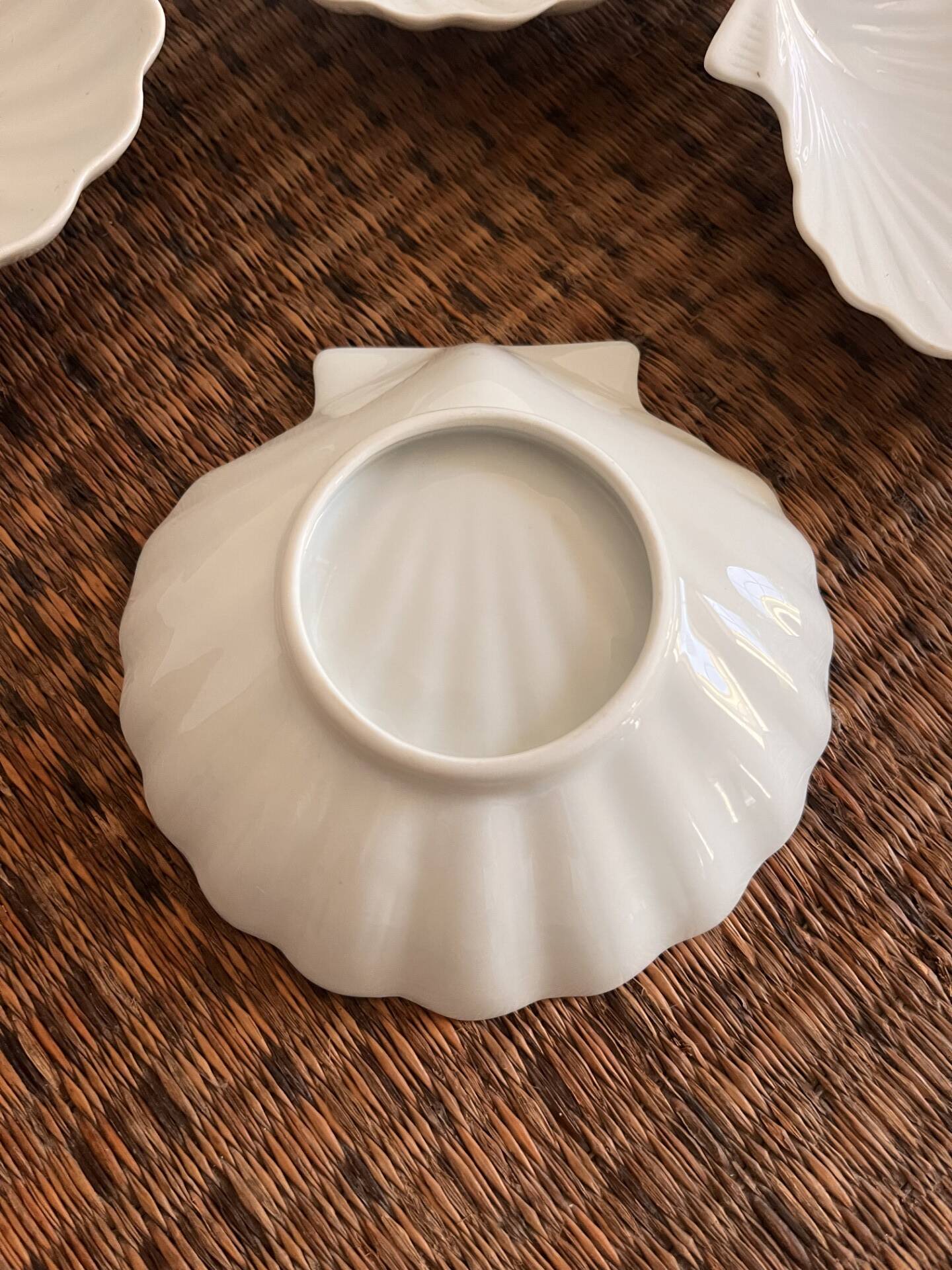 Set of 9 shell-shaped bowls
