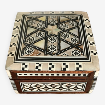 Oriental mother-of-pearl and wood box