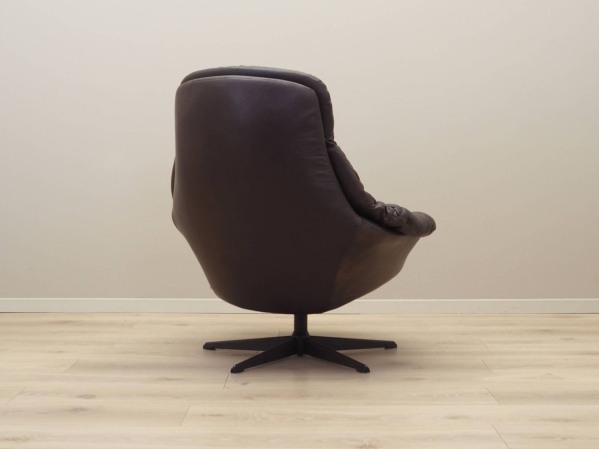 Leather swivel armchair, Danish design, 1960s, designer: H.W. Klein, manufacture: Bramin