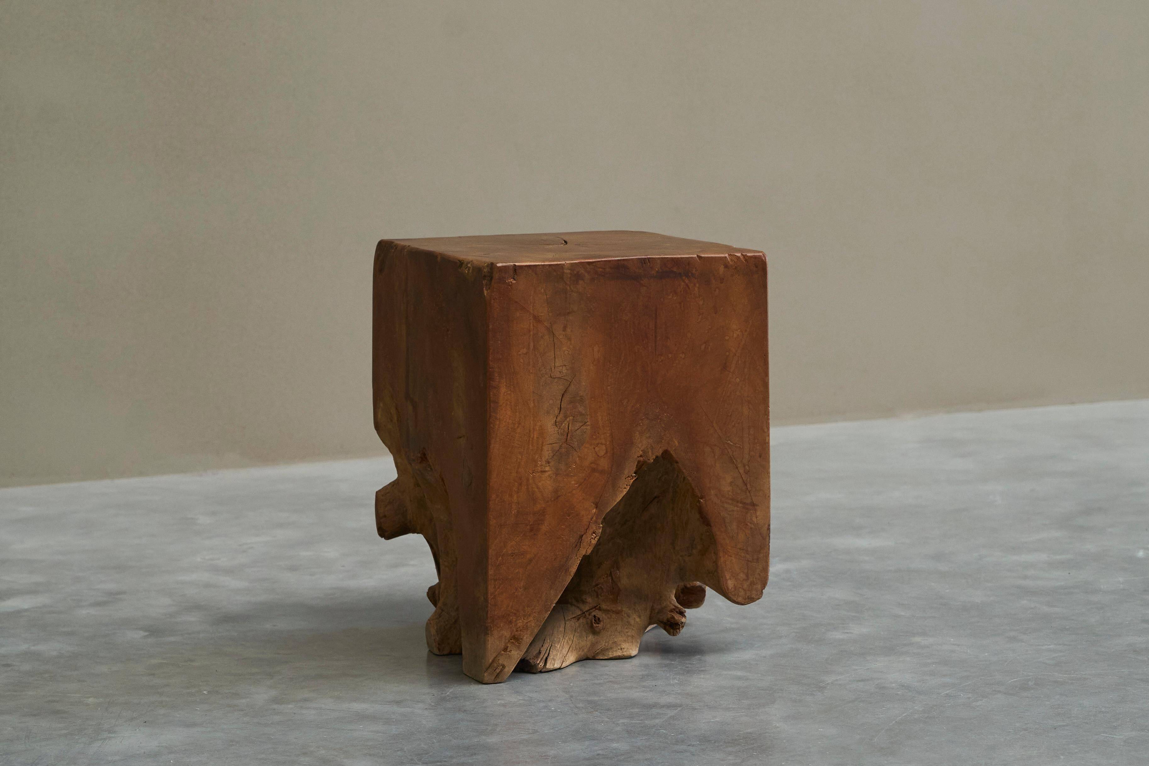 Table d'appoint sculpturale en bois d'orme massif 1970s