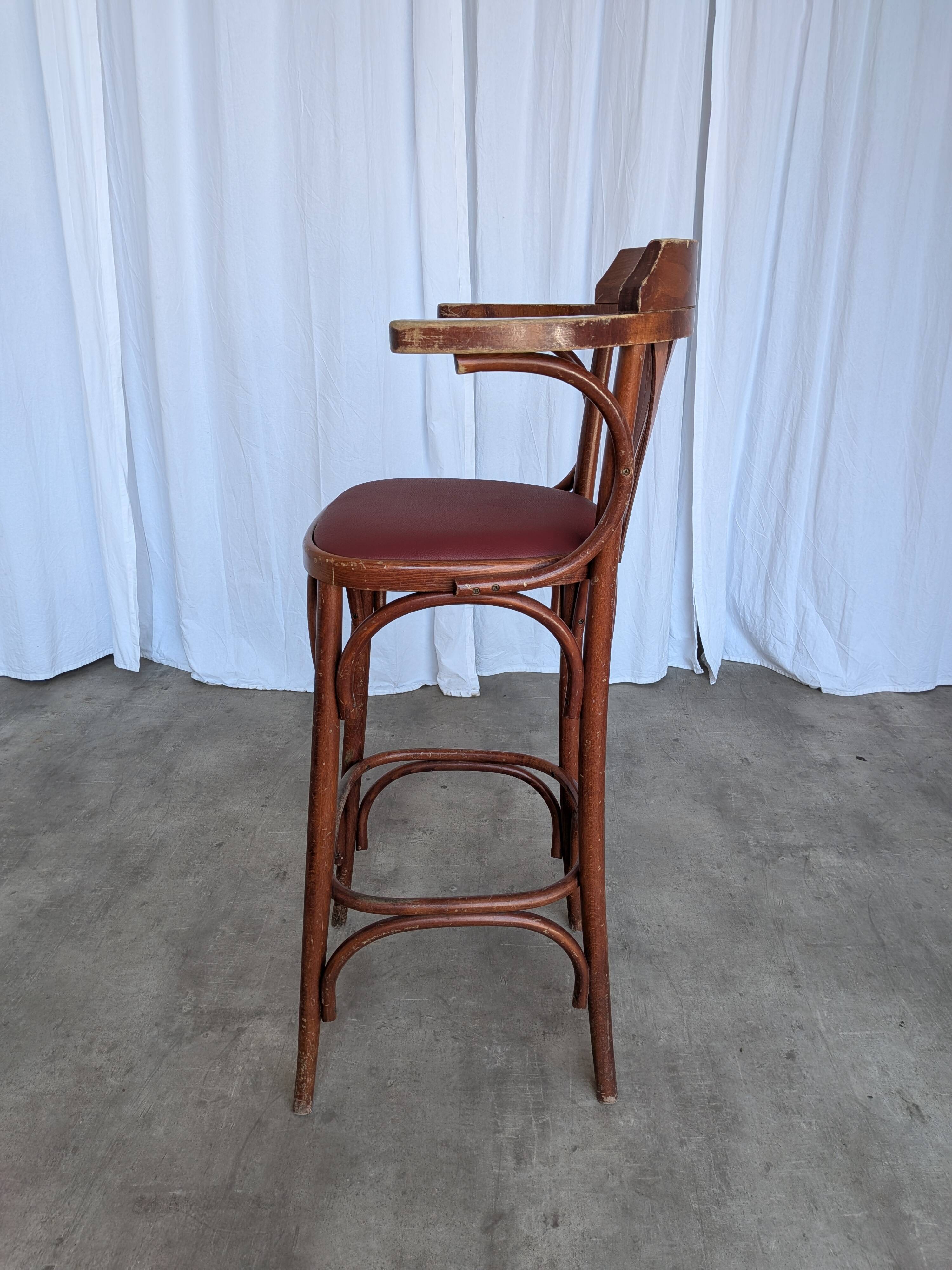 Fauteuil de bar de style Thonet Irish Pub / Siège en simili cuir rouge, milieu du siècle