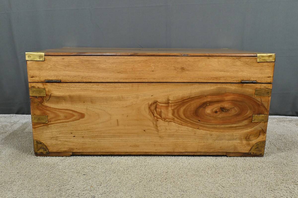 Marine trunk in camphor wood, India – Late 19th century