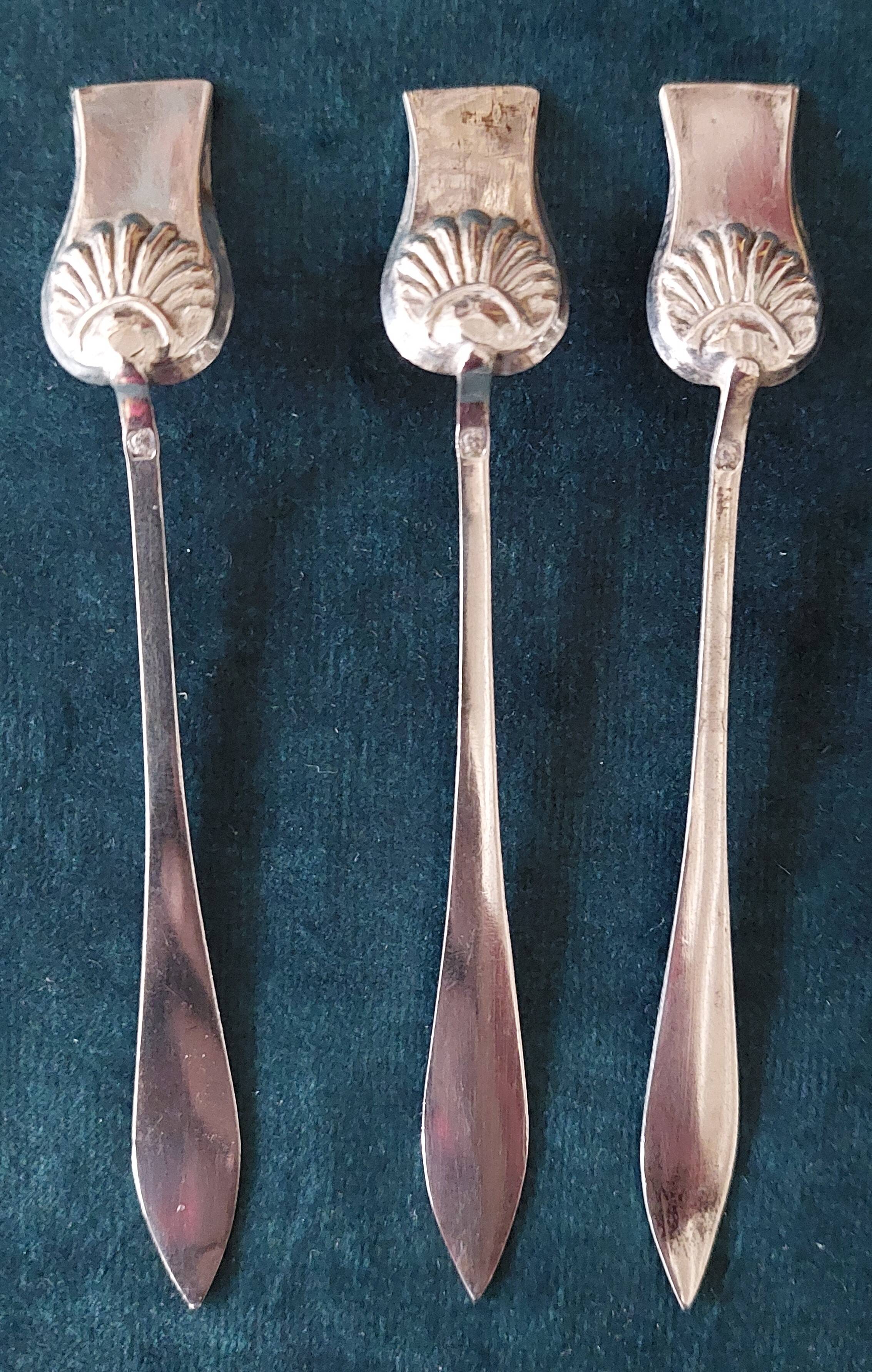 Solid silver salt spoons with Minerva hallmark, 19th century
