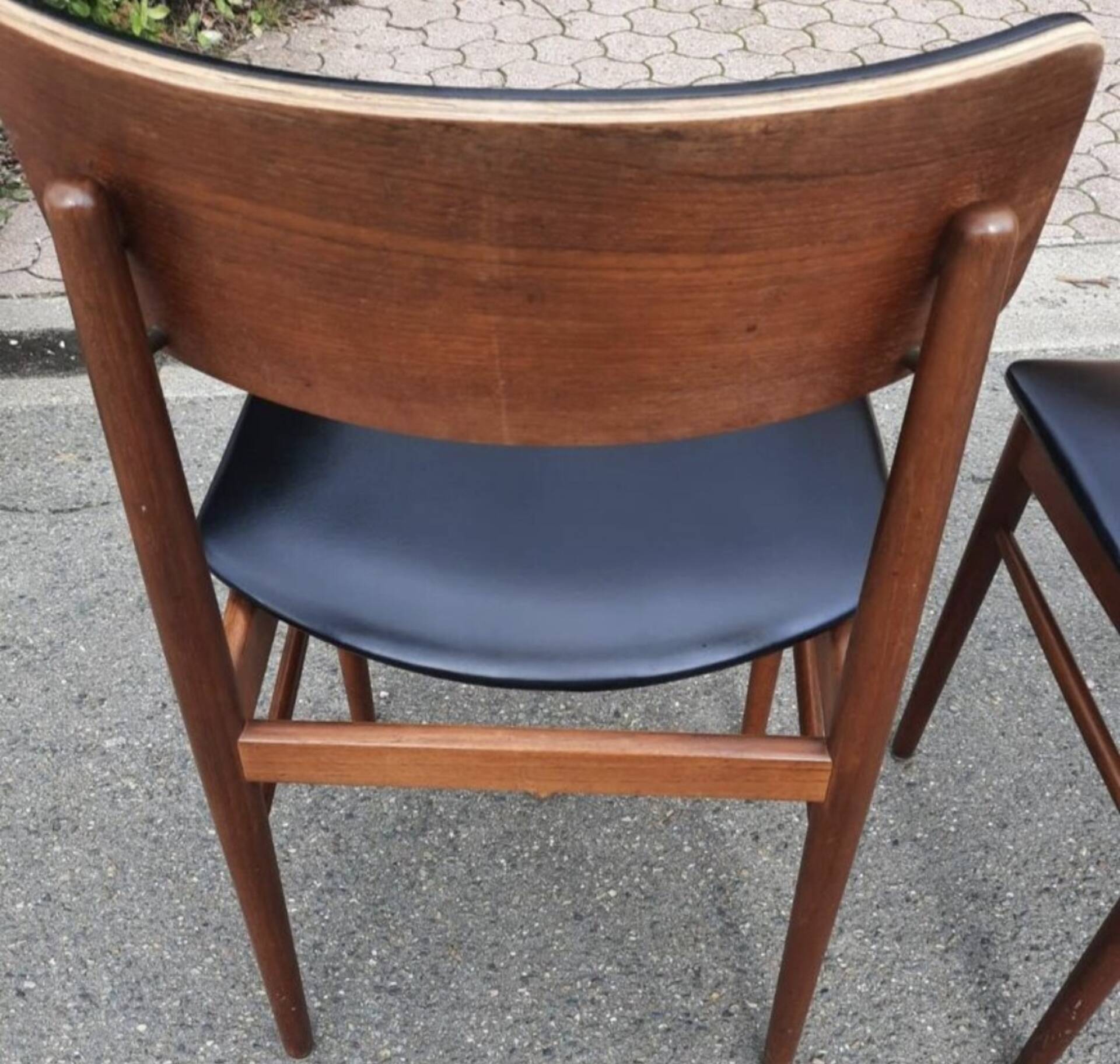 4 Scandinavian chairs in teak and black leatherette by Sven Chrobat Sax