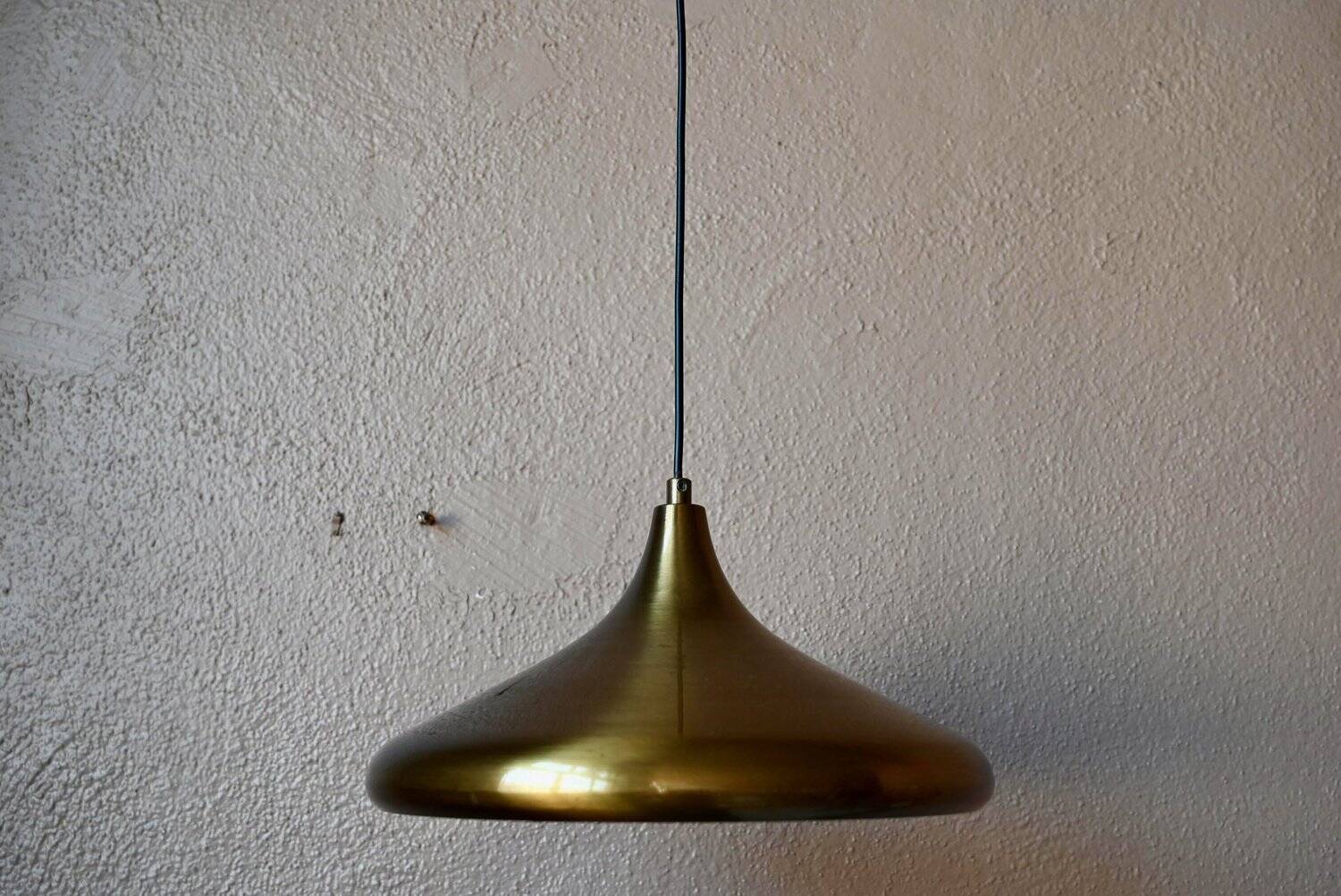 Suspension Space Age brushed brass with copper interior from the 60s-70s.