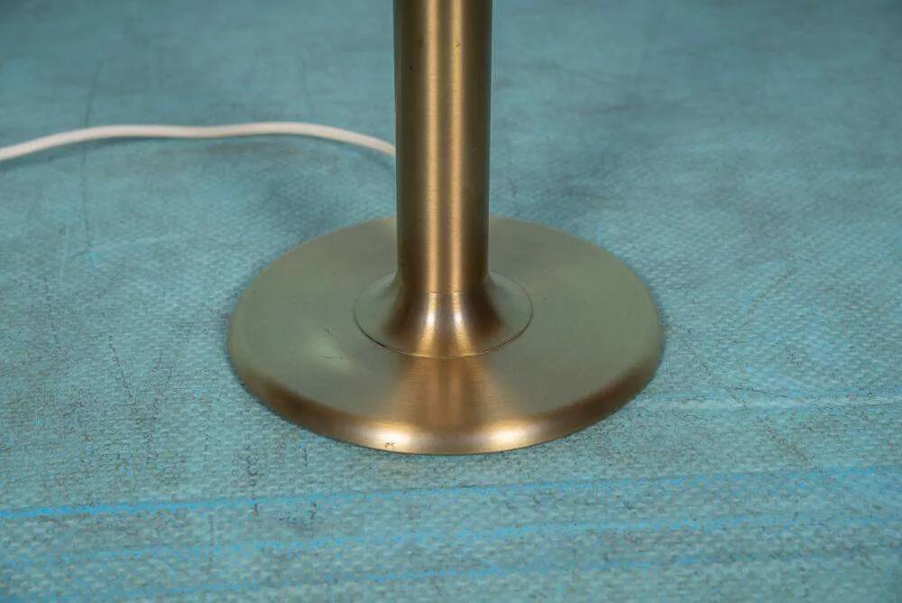 Minimalist Japandi desk lamp from the 1970s.