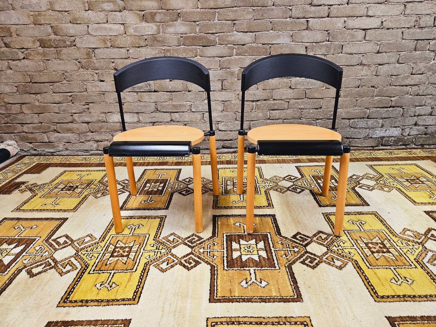 Paire de chaises années 80