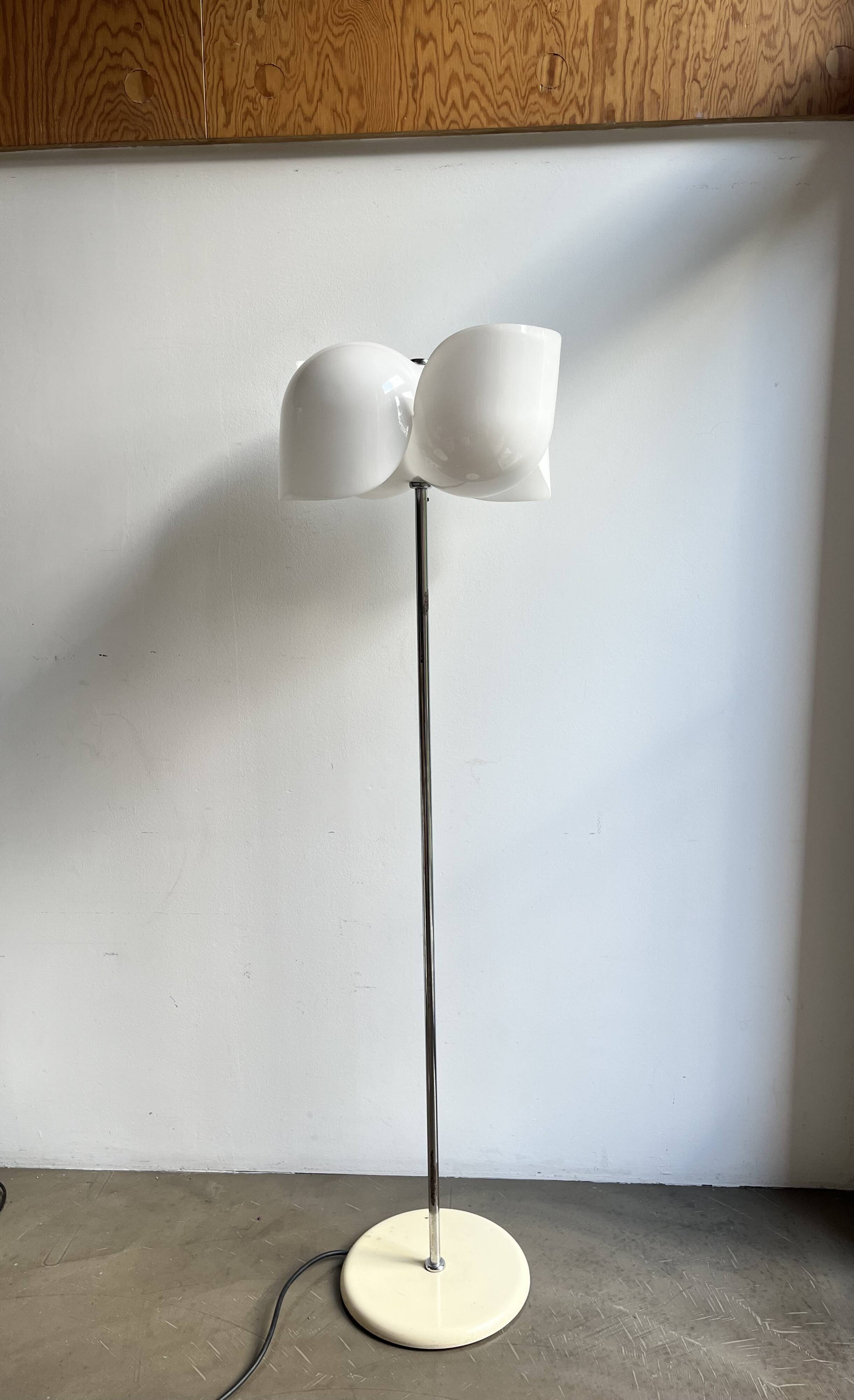 Dafne Floor Lamp in Plexiglass, Olaf von Bohr for Artemide, 1972, Italy