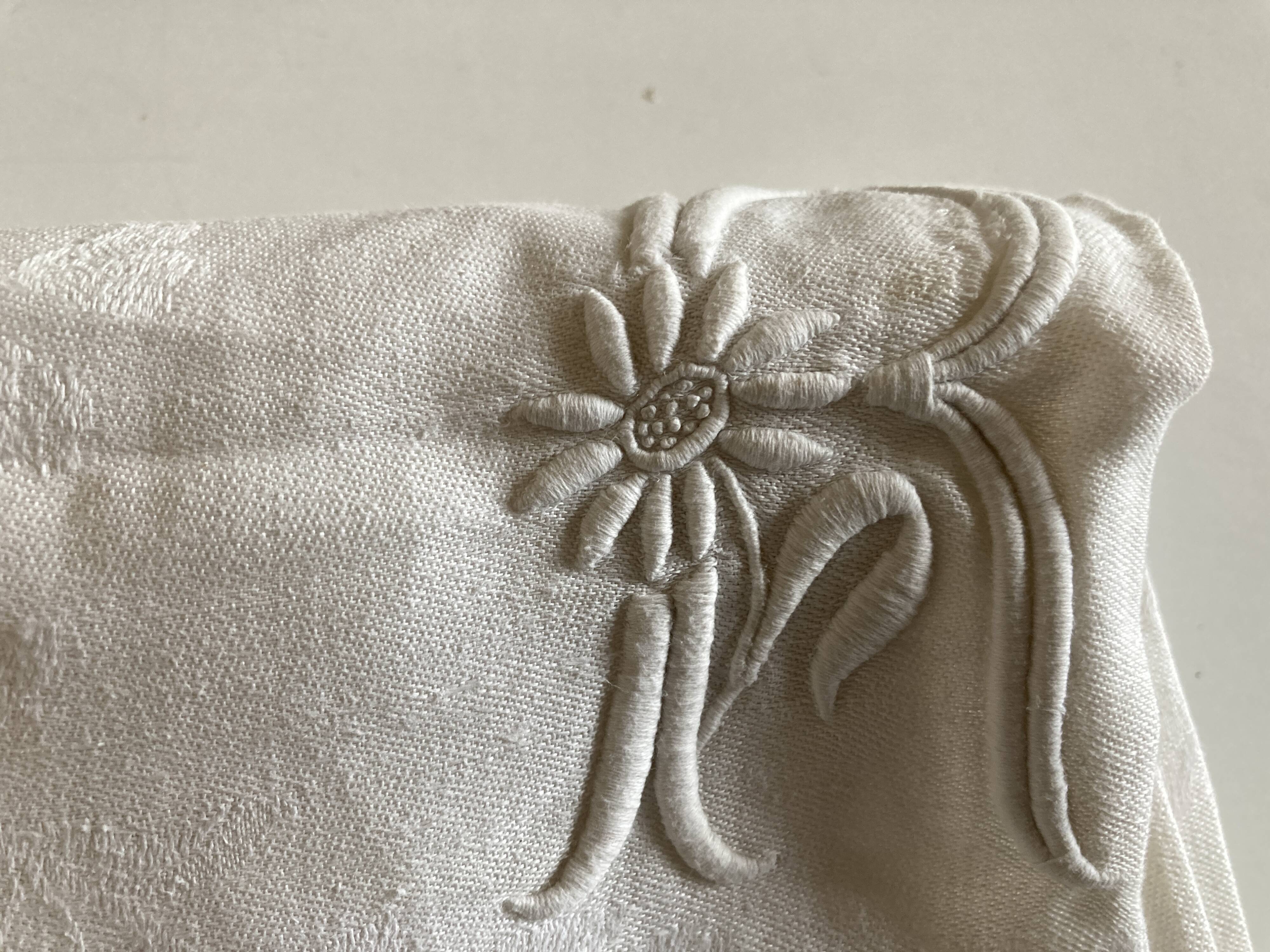 Tablecloth and 8 damask linen napkins embroidered RT circa 1900.