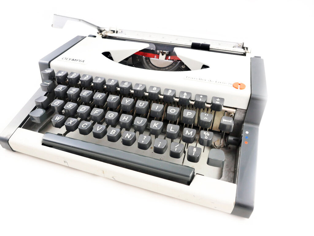 Typewriter, olympia traveller luxury  white