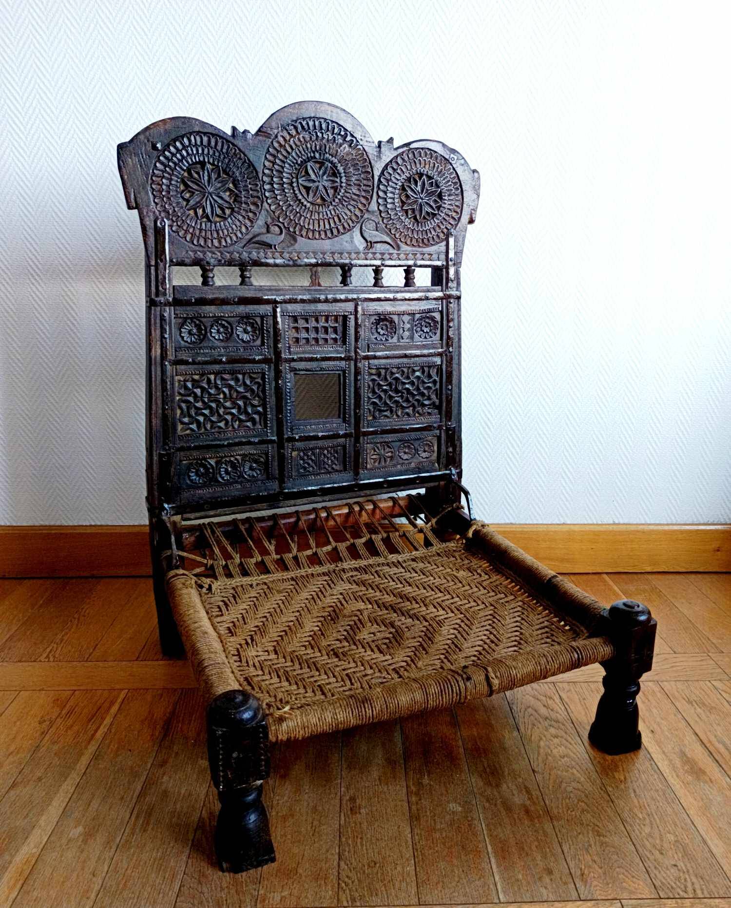 Paire de chaises basses traditionnelles, Indonésie