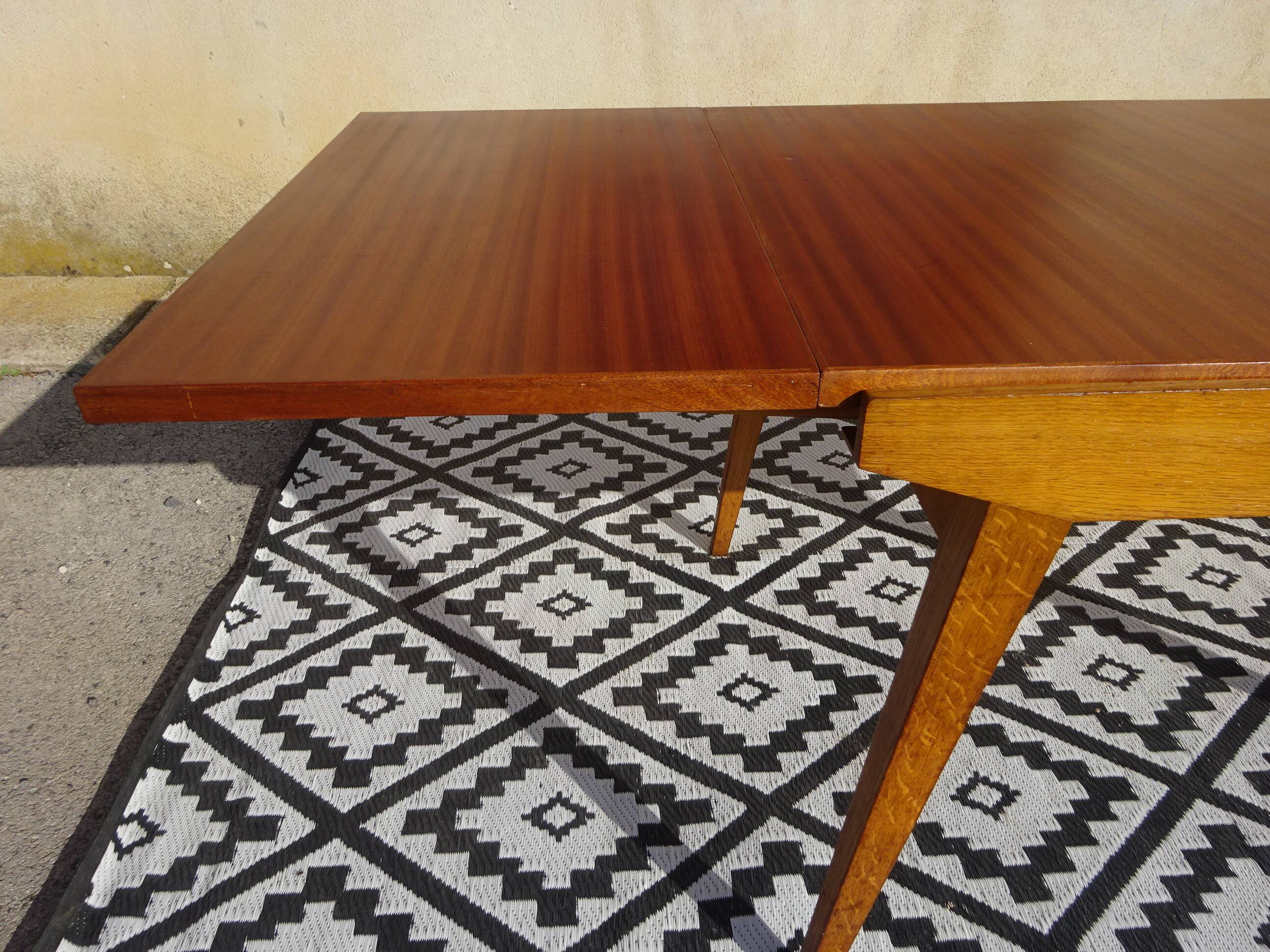 Table vintage en bois avec pieds compas