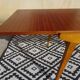 Table vintage en bois avec pieds compas