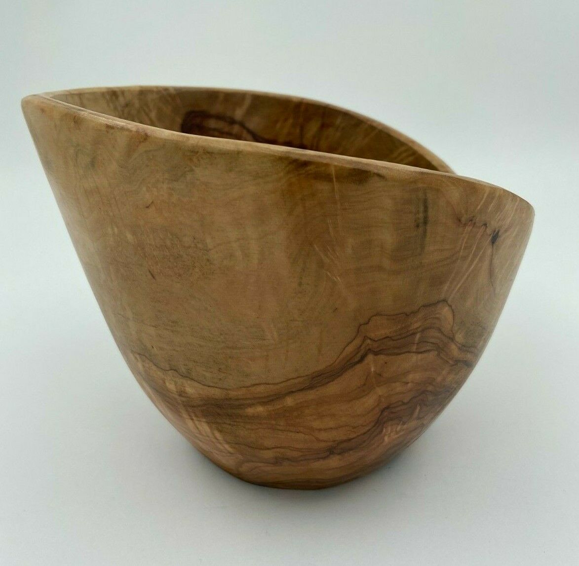 Free-form wooden 1960 trend design cut for fruit