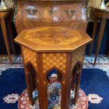 Pedestal tea table in thuya with marquetry decoration