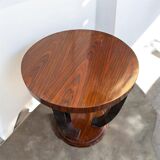 Table base ronde avec une base à gradins