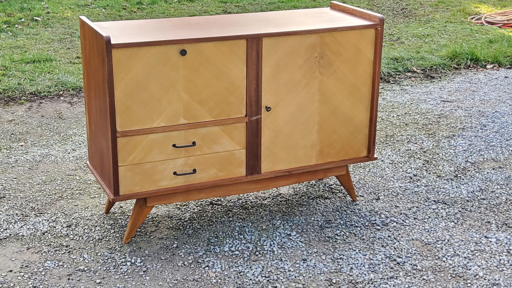Enfilade of the 50s in oak and mahogany feet compass