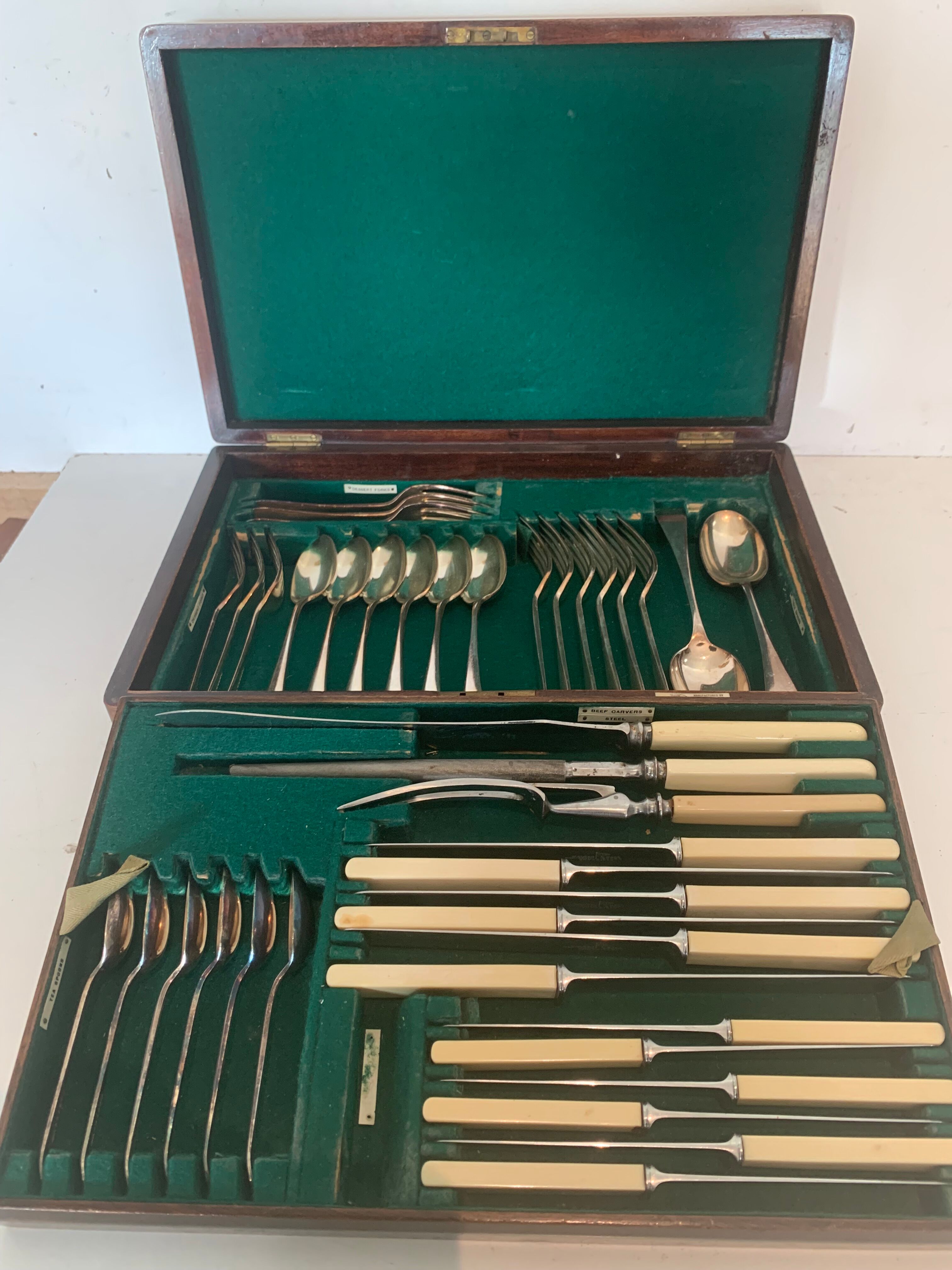 English housewife in silver metal in its XX century case
