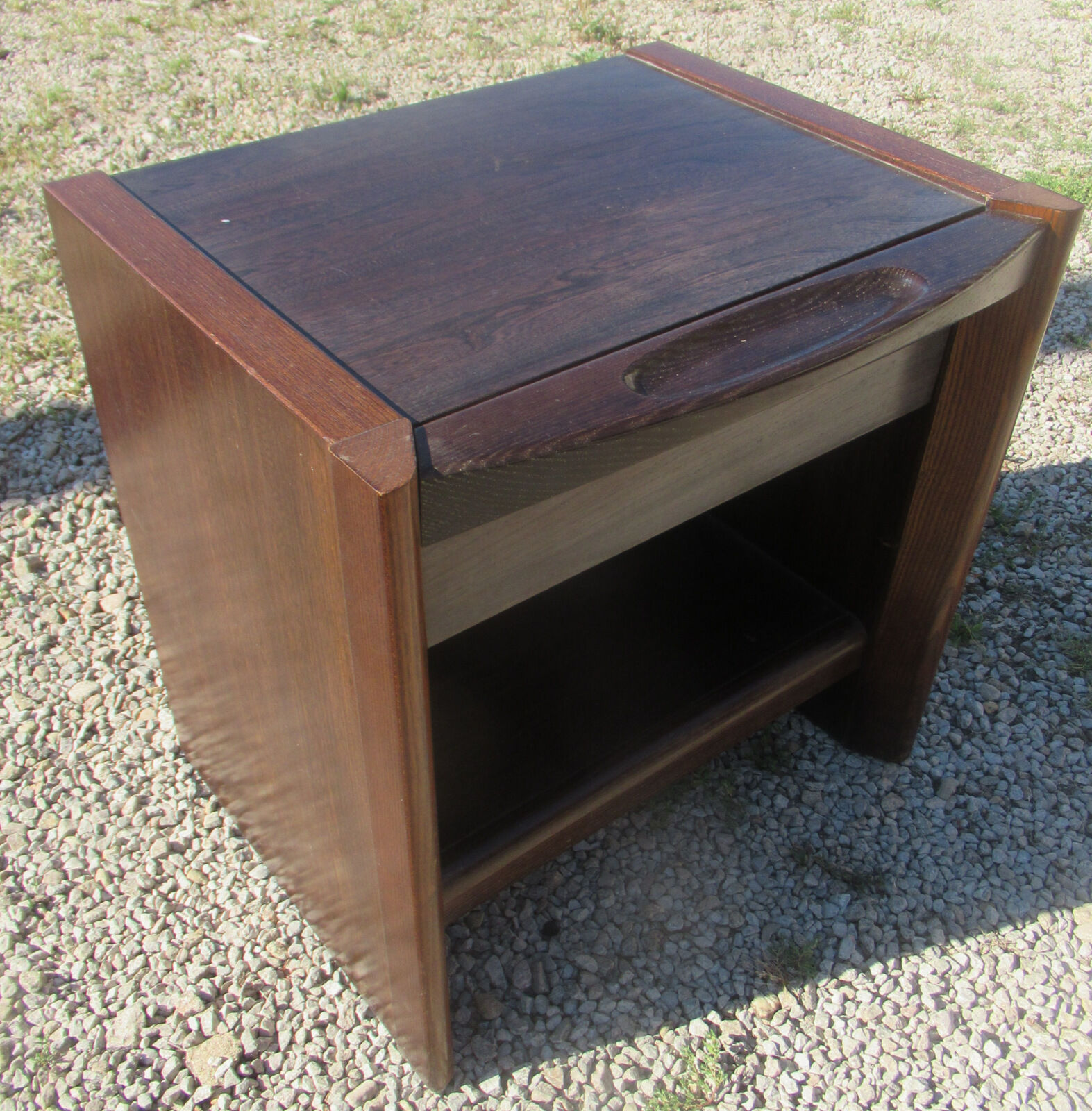 Paire de tables de chevet, vintage, placage palissandre