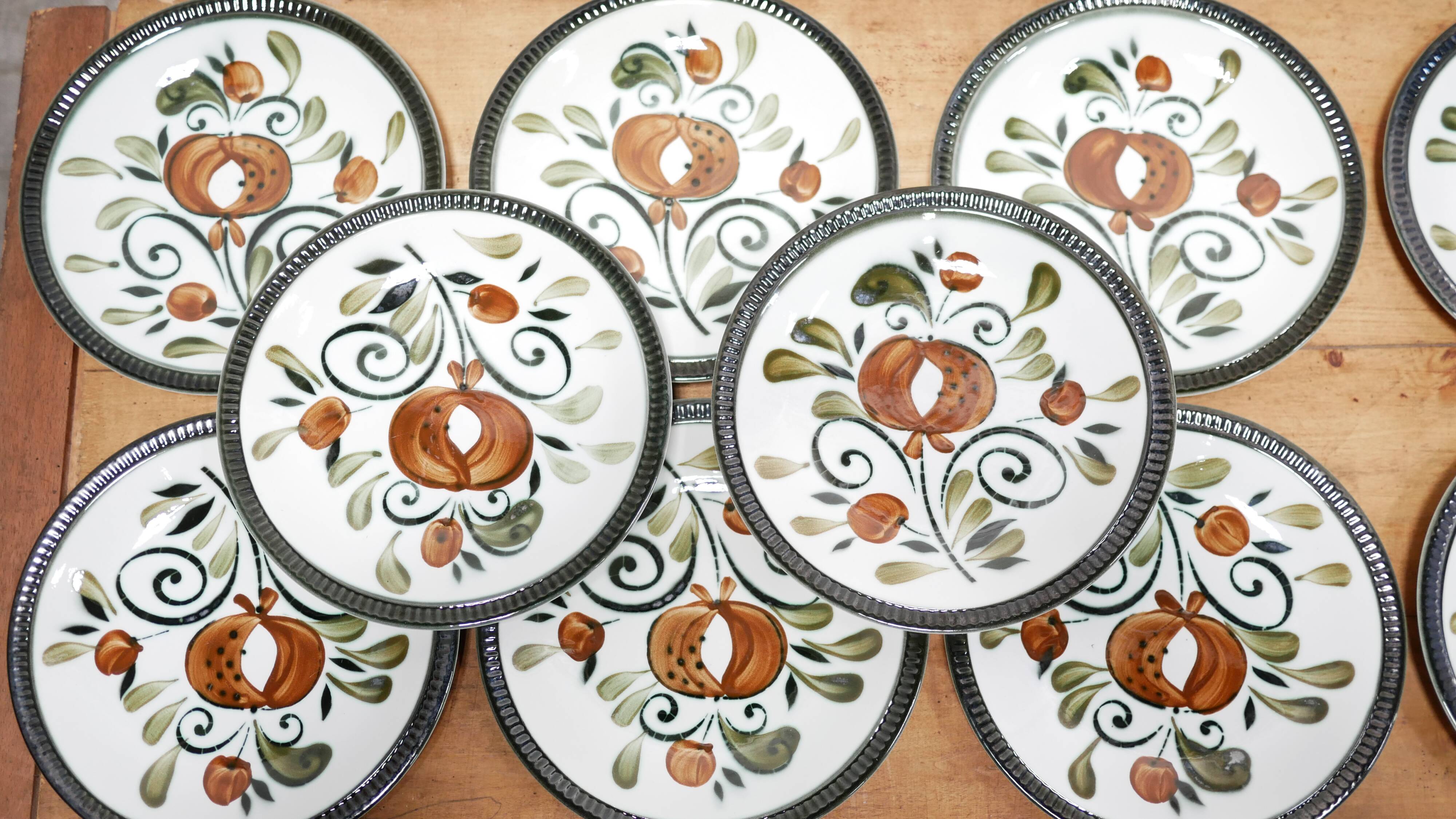 Series of 10 vintage plates published by Boch La Louvière