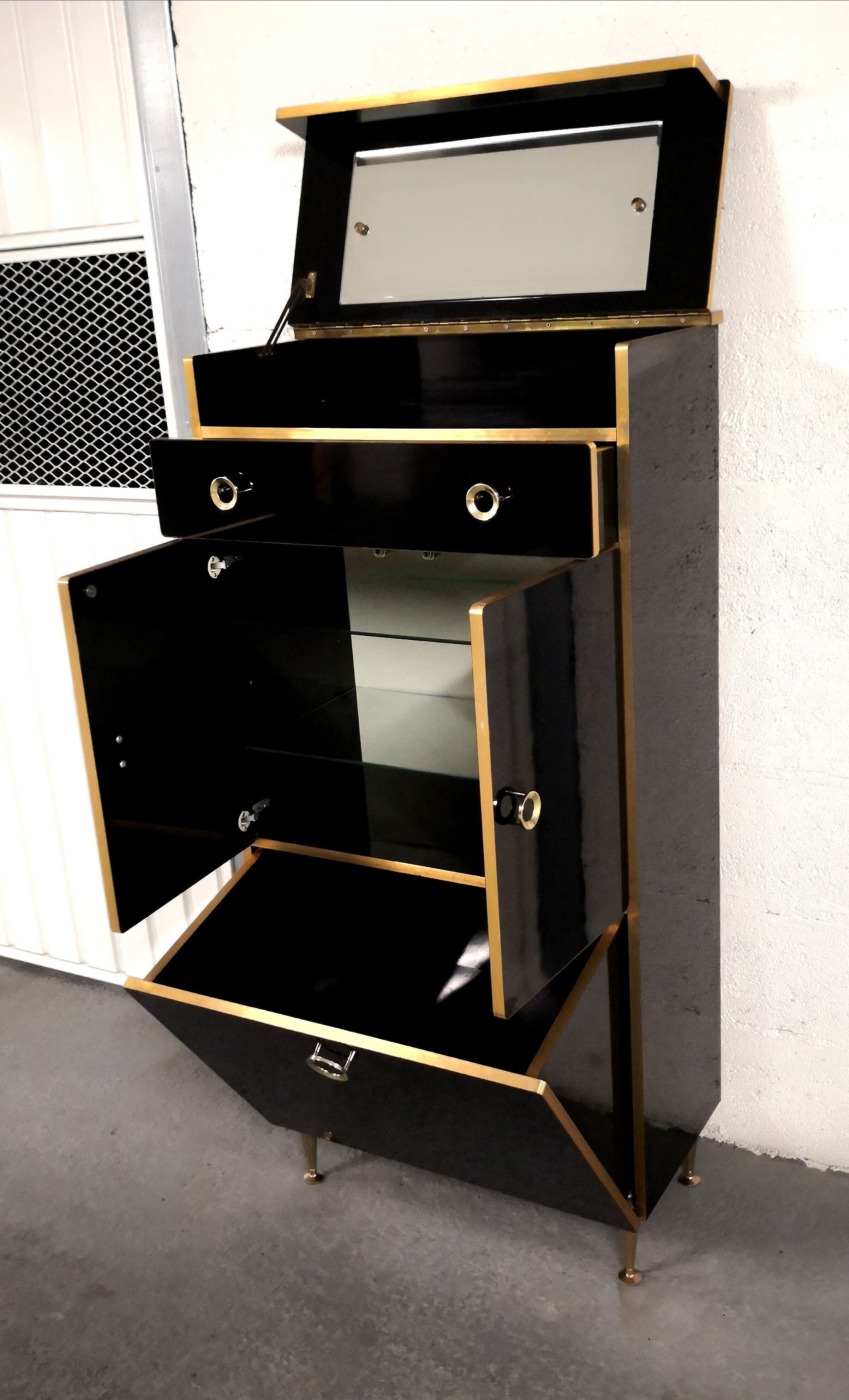 70s lacquered black and gold hairdresser