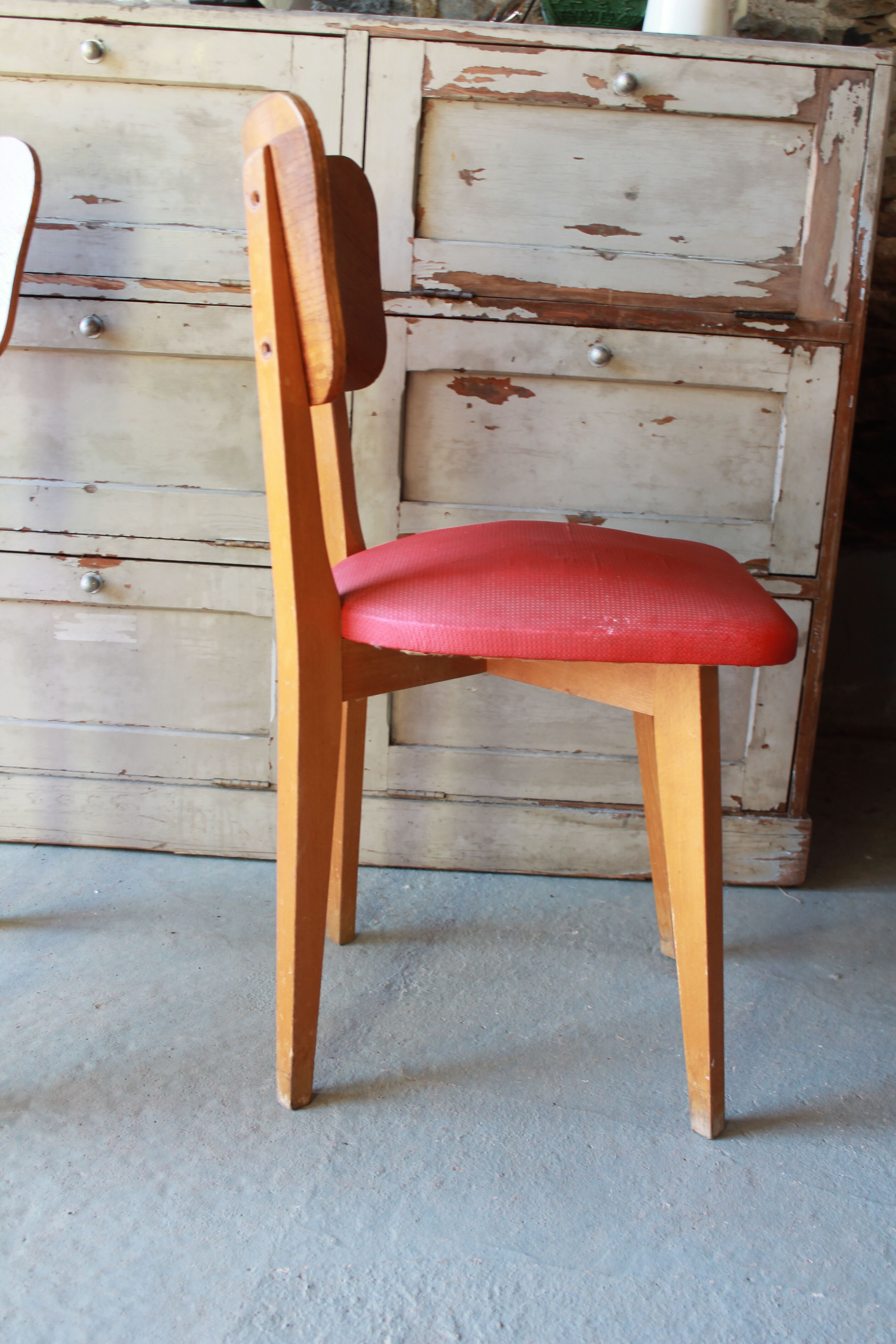 Lot of 6 ELF chairs in wood and vinyl