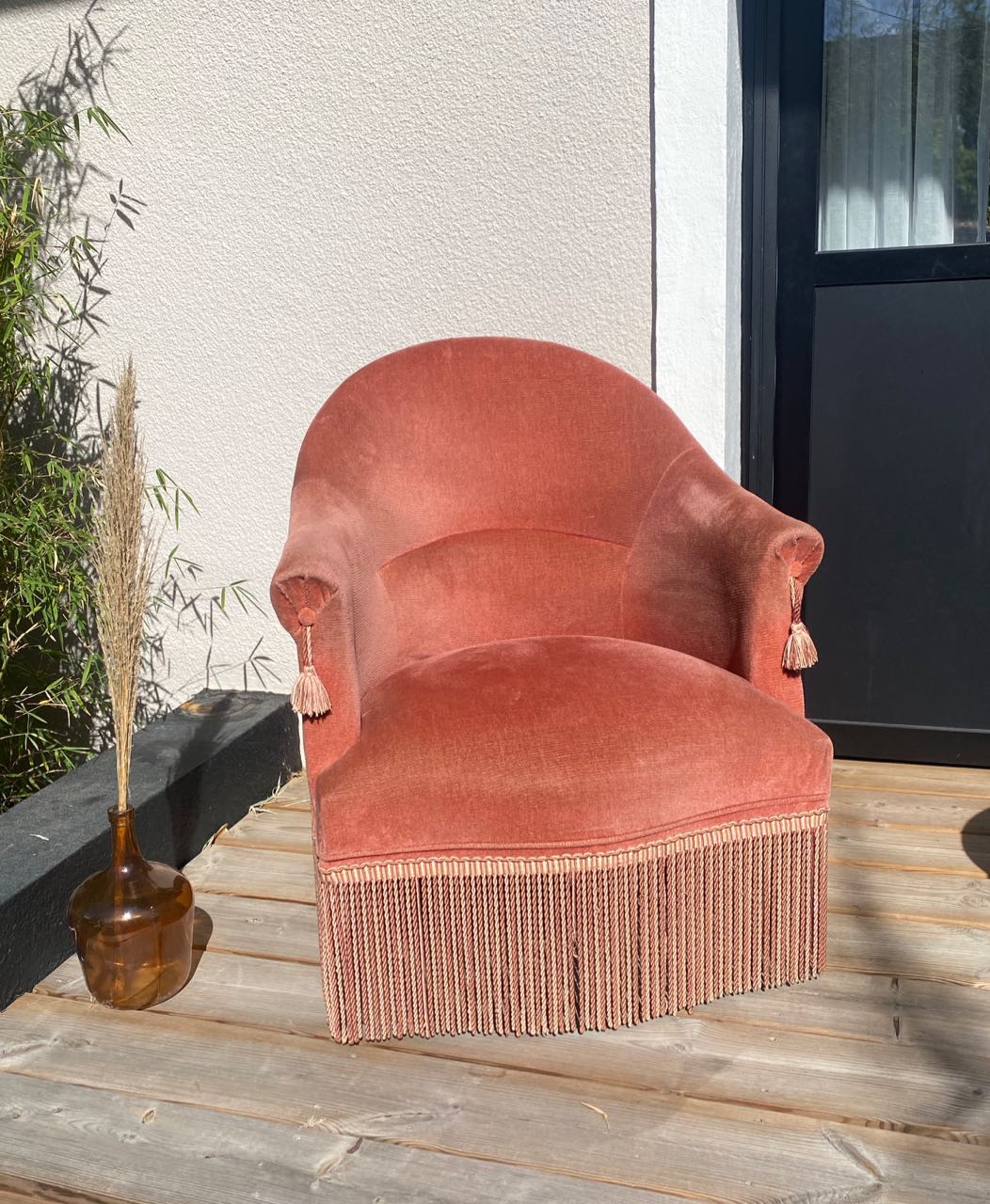 Pink toad armchair