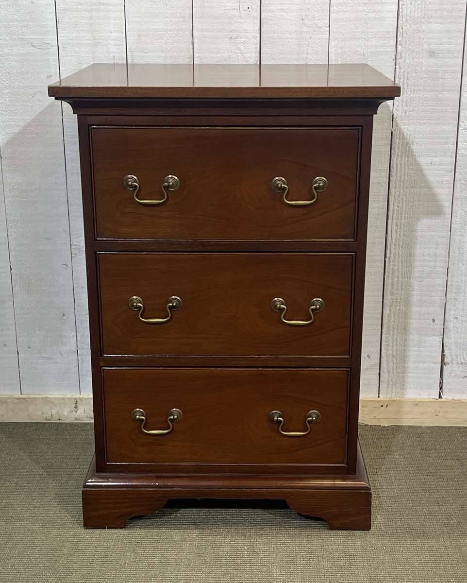 English mahogany chest of drawers from the 1950s.
