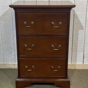 Chiffonnier anglais en acajou des années 1950