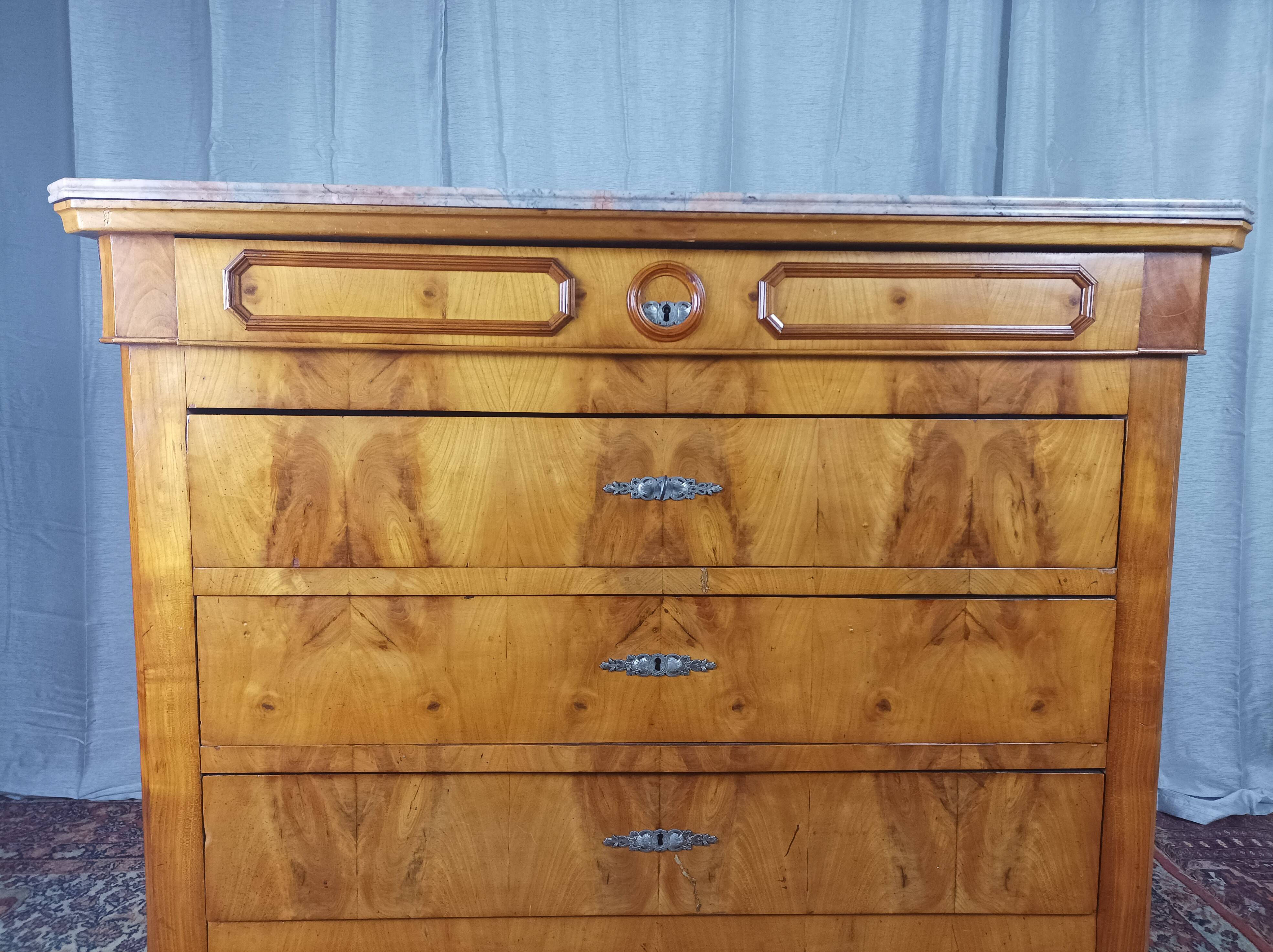 Louis Philippe chest of drawers in cherry wood