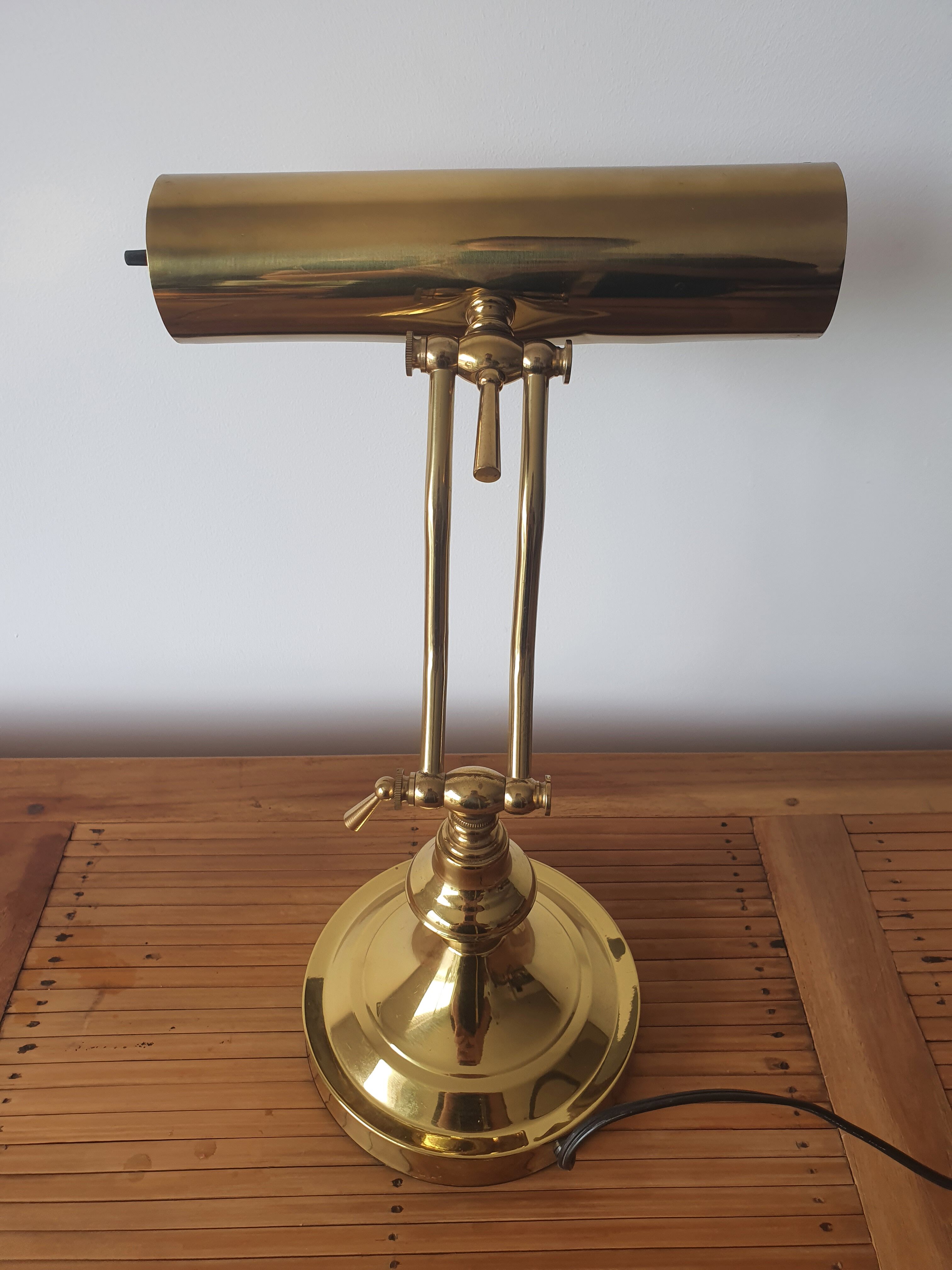 Gold notary lamp