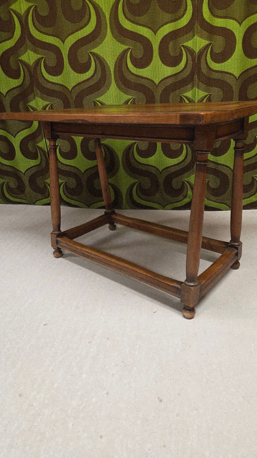 Console table in walnut, 20th century.