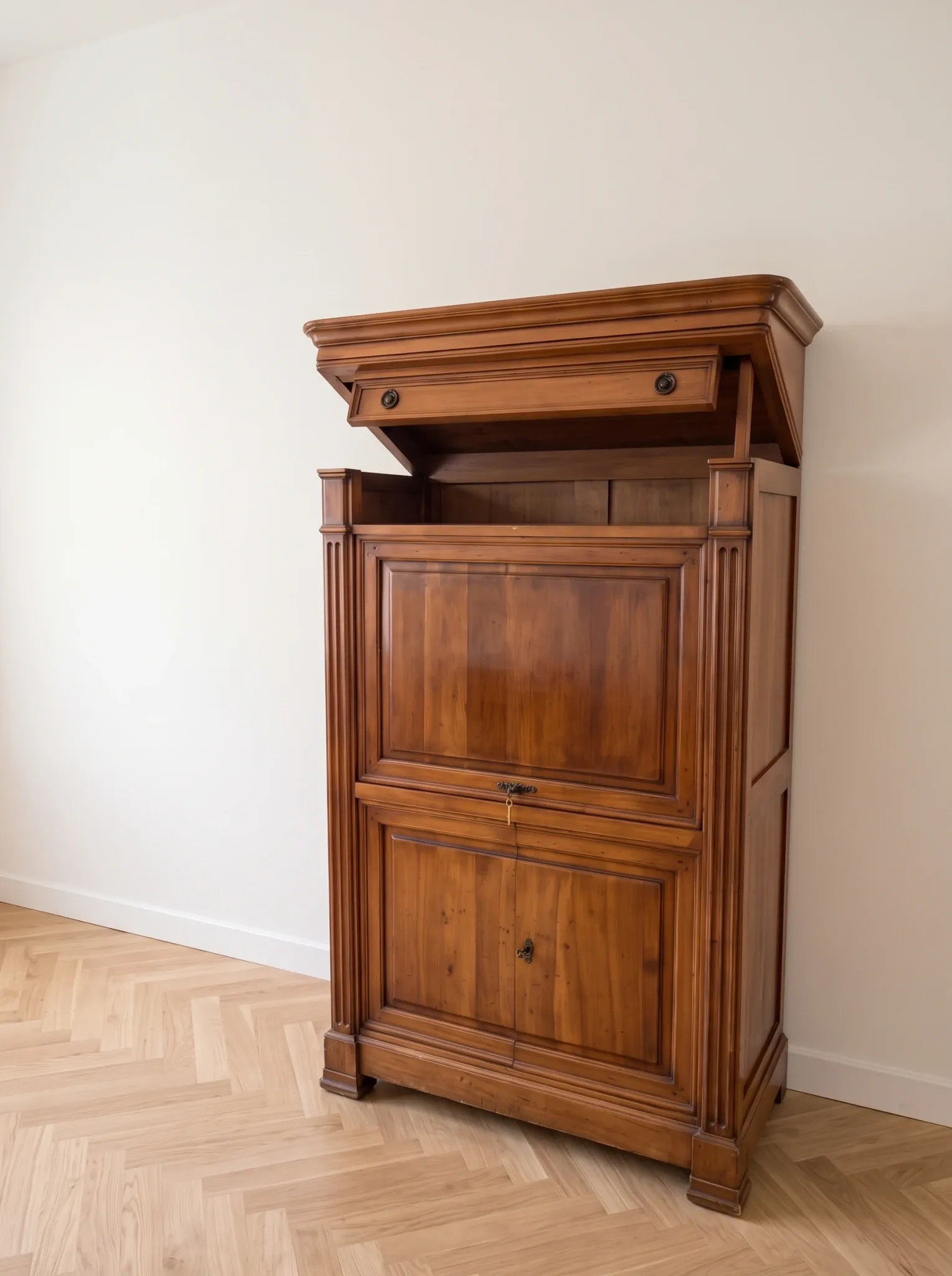 Meuble de rangement style Louis XVI en bois massif