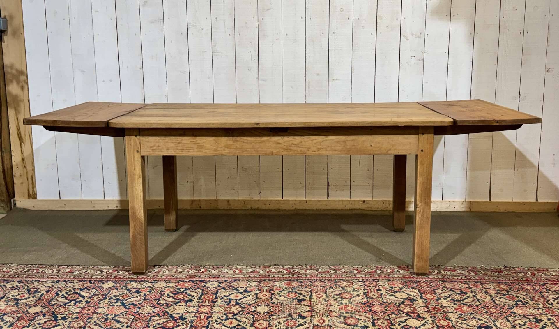Extendable oak table from the 1930s with Gothic decoration.