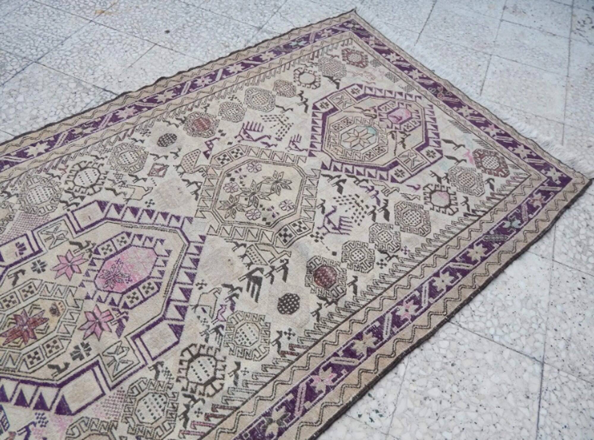 Vintage handmade Turkish rug 119x189 cm