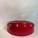 Cendrier vintage rouge laqué à clous métalliques – pièce design et déc